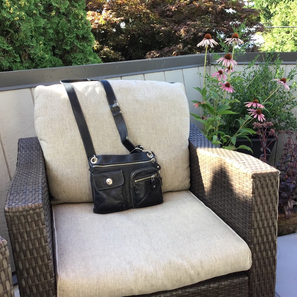 Roots 🇨🇦 Black Village Tribe Leather Bag